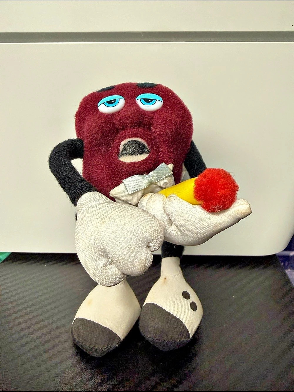 Applause California Raisins Plush Bendable Figure Red & White